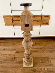 Svícen z teakového dřeva 75cm s černým vintage kovem