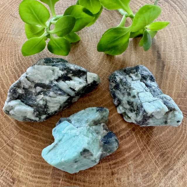 Smaragd neopracovaný ve vysoké kvalitě - energie HOJNOSTI | 63 - 100g