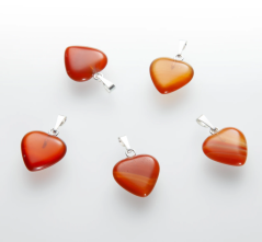 Přívěsek srdíčko z karneolu 2 cm - HOJNOST