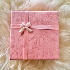 Dárková krabička na náramek z minerálů