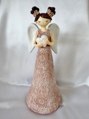 Anděl v růžových šatech se srdcem 23cm