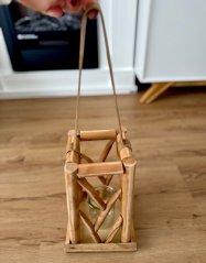 Svícen ze dřeva 28cm s popruhem z kůže