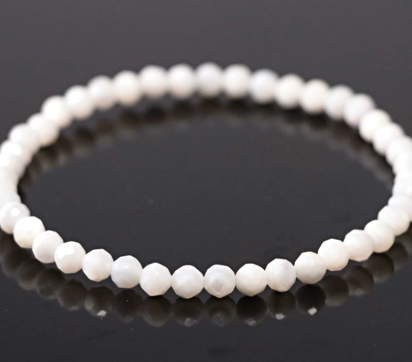 Náramek z měsíčního kamene AA 4mm fazetový