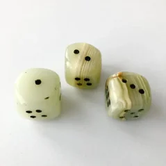 Kostka z onyxu 2cm