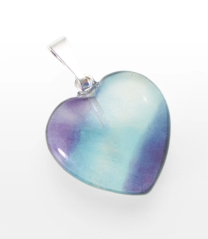 Přívěsek srdíčko z duhového fluoritu 2 cm - UČENÍ