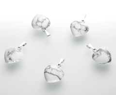 Přívěsek srdíčko z magnezitu 2 cm - VŮLE