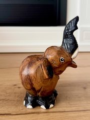 Slon ze dřeva z thajských pralesů 15cm
