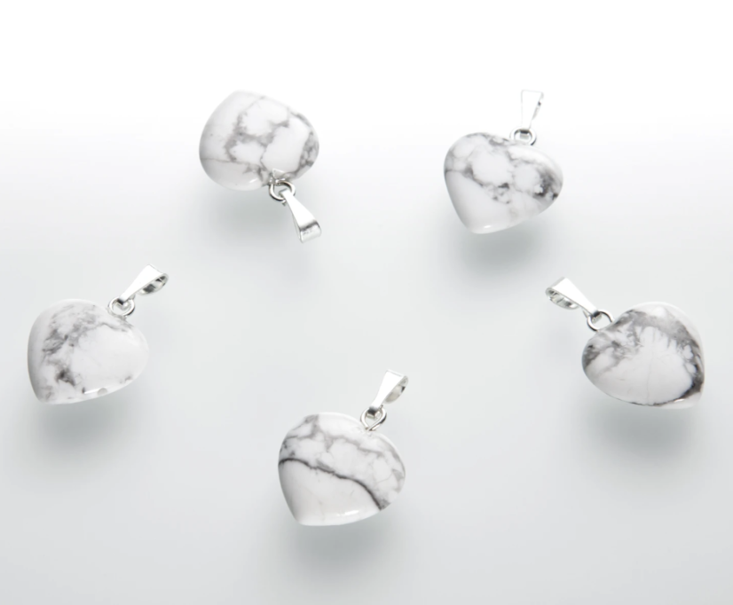 Přívěsek srdíčko z magnezitu 2 cm - VŮLE