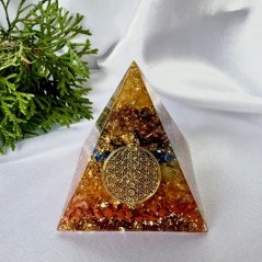 Orgonitová pyramida BOŽSTVÍ s čakrovým systémem