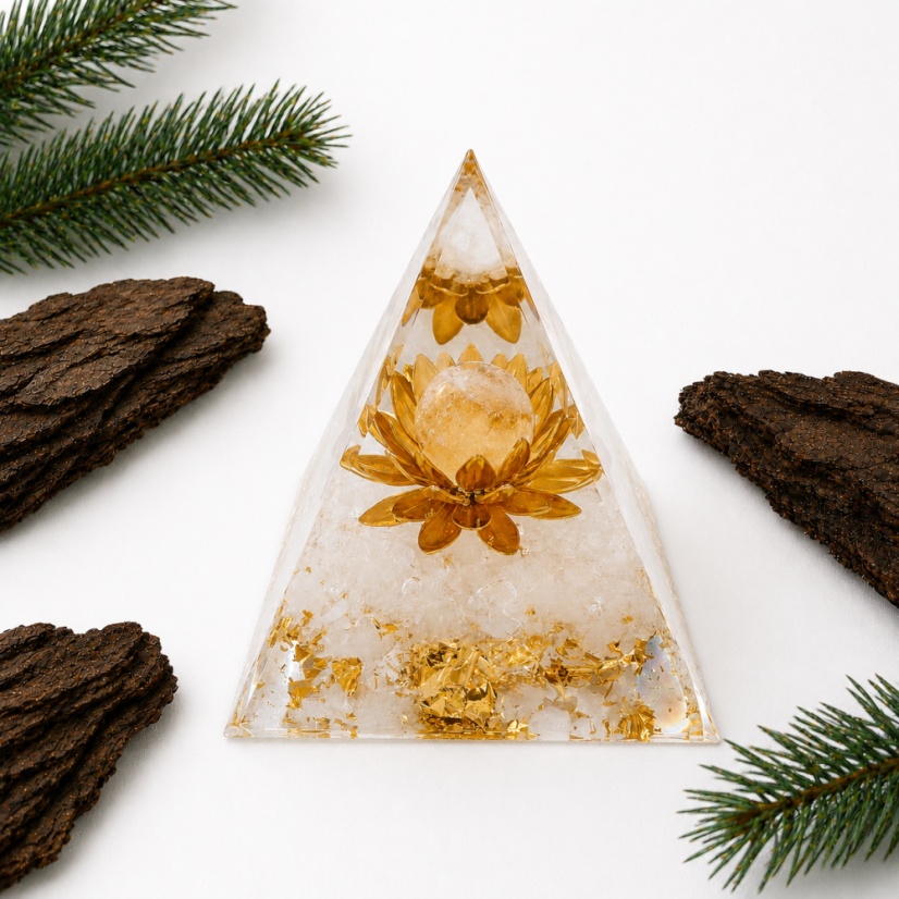 Orgonitová pyramida KRISTOVO VĚDOMI s křišťálem